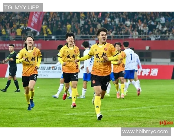 成都足球队的华丽转身精英赛背后的转型与挑战解析 成都足球队的华丽转身精英赛背后的转型与挑战解析